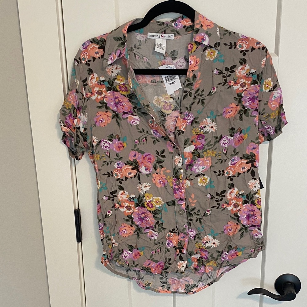 Small Hastings & Smith Women's Floral Button-Down Shirt - Multicolor
